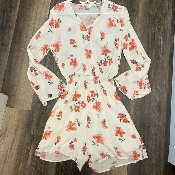 Women’s Floral romper - Picture 1 of 4